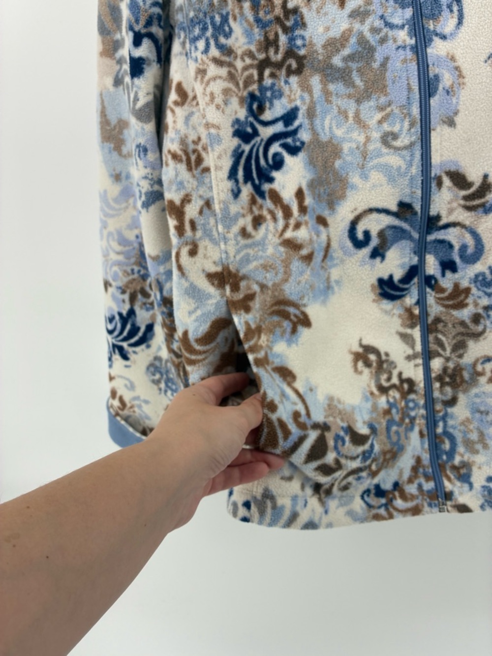 Floral Scroll Zip-Up Fleece Jacket in Cream, Blue & Brown - Picture 6 of 10